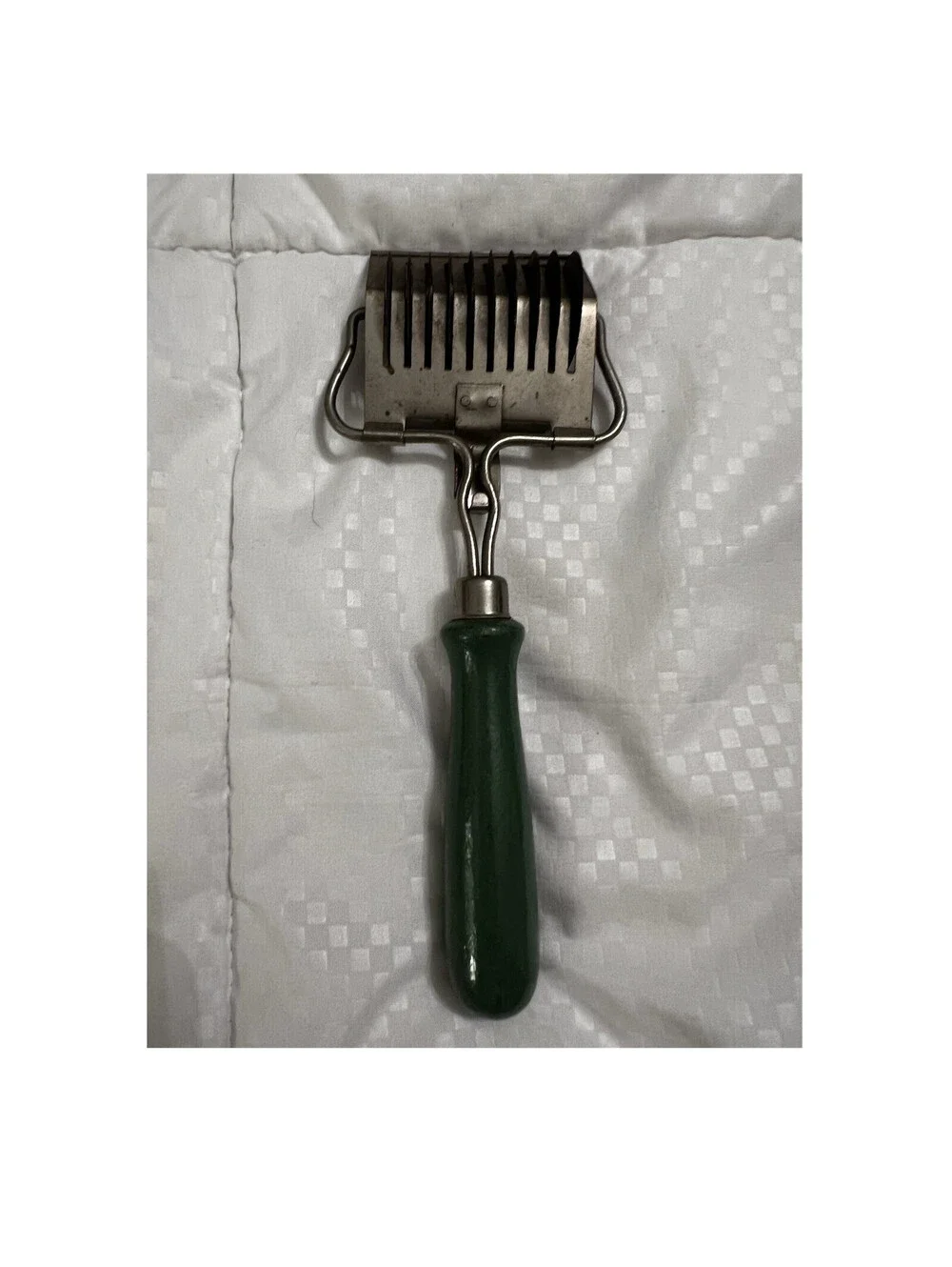 Vintage Fettuccine Pasta Metal Cutter Roller Wheel Green wooden Handle